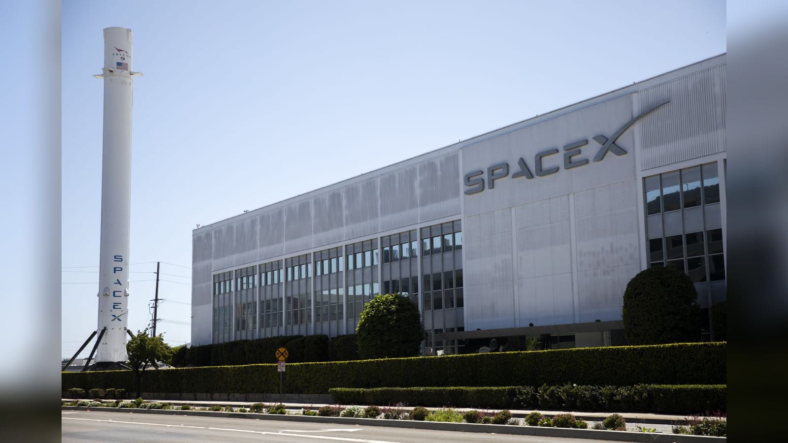SpaceX Eyes $20B Bond Sale Ahead of 2026 IPO