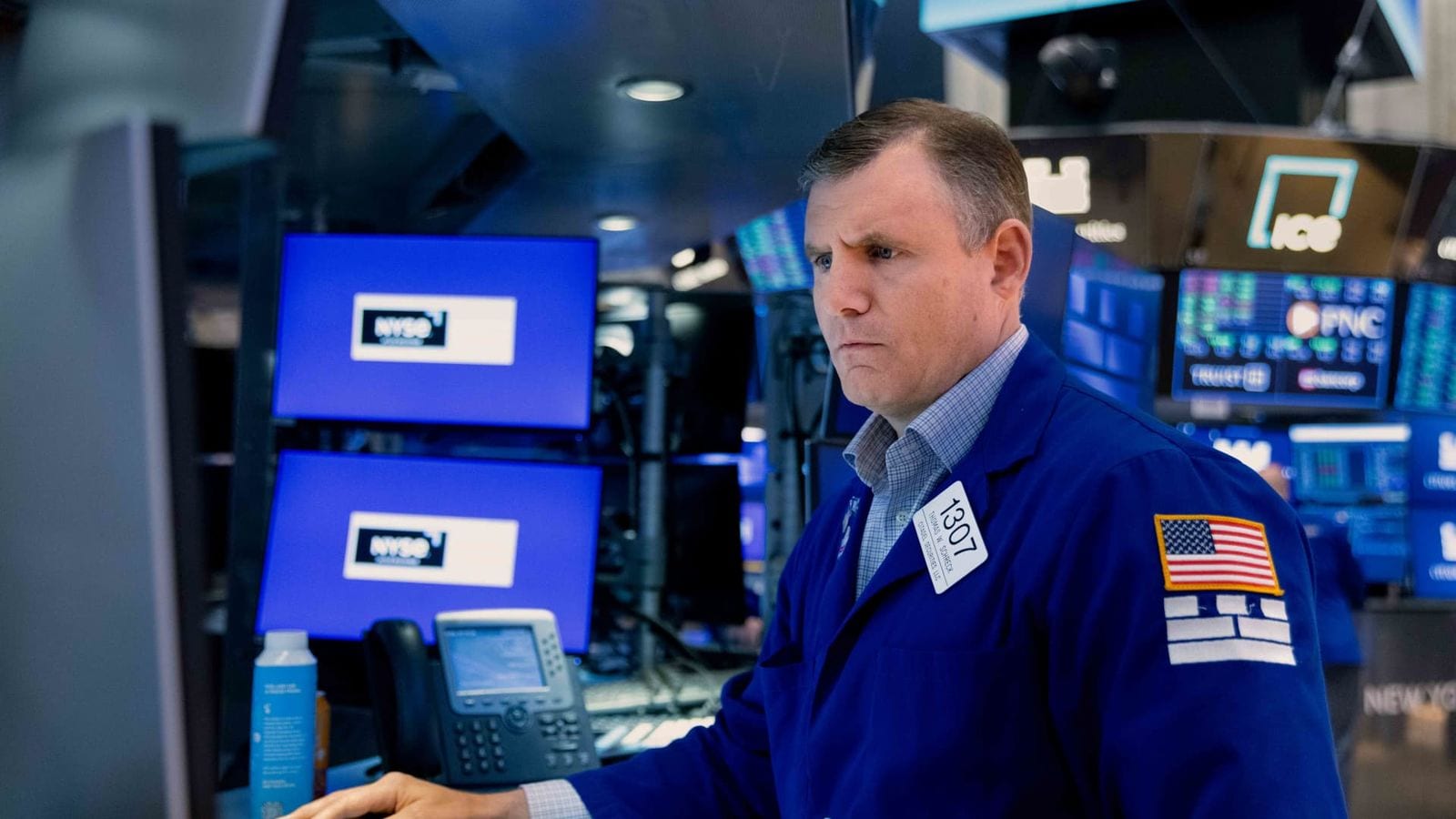 AI Stocks: Wedbush, Goldman Flag Chip Shift